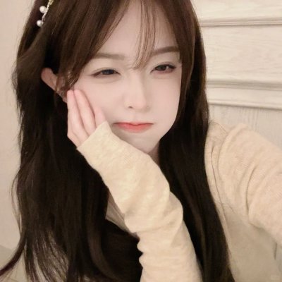我和精神小妹同居 AI同人短剧 场景：卧室走廊的日常